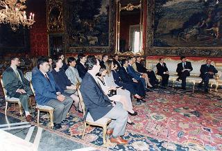 Incontro del Presidente della Repubblica Oscar Luigi Scalfaro con l'on. avv. Angelo Bernassola, presidente del Centro esperienze internazionali, e una delegazione dei funzionari italiani che prestano servizio presso le Organizzazioni internazionali