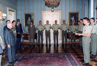 Delegazione di ufficiali e allievi della Scuola di cavalleria, in servizio di guardia d'onore al Palazzo del Quirinale