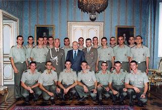 Delegazione di ufficiali e allievi della Scuola di cavalleria, in servizio di guardia d'onore al Palazzo del Quirinale
