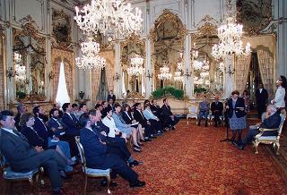 Il Presidente della Repubblica Oscar Luigi Scalfaro riceve in udienza Franca Pellini Gabardini, presidente dell'Associazione nazionale emodializzati, con una delegazione del sodalizio