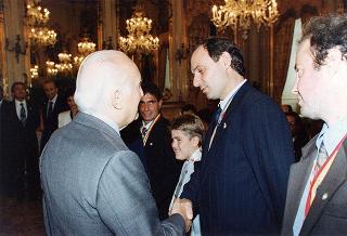 Il Presidente della Repubblica Oscar Luigi Scalfaro riceve in udienza Franca Pellini Gabardini, presidente dell'Associazione nazionale emodializzati, con una delegazione del sodalizio