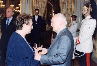 Il Presidente della Repubblica Oscar Luigi Scalfaro riceve in udienza Franca Pellini Gabardini, presidente dell'Associazione nazionale emodializzati, con una delegazione del sodalizio