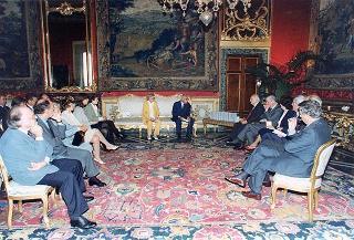 Il Presidente della Repubblica Oscar Luigi Scalfaro riceve l'on. Antonio Maccanico, presidente della Fondazione "Maria e Goffredo Bellonci", ed una rappresentanza della Fondazione e degli "Amici della domenica", per presentare la collana dei Premi Strega