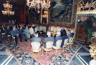 Il Presidente della Repubblica Oscar Luigi Scalfaro riceve l'on. Antonio Maccanico, presidente della Fondazione "Maria e Goffredo Bellonci", ed una rappresentanza della Fondazione e degli "Amici della domenica", per presentare la collana dei Premi Strega