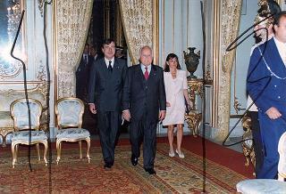 Il Presidente della Repubblica Oscar Luigi Scalfaro incontra Amato Ramondetti, presidente della Federazione delle Associazioni italiane alberghi e turismo, e una delegazione della Federalberghi, in occasione delle Giornata mondiale del turismo