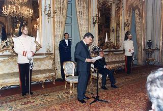 Il Presidente della Repubblica Oscar Luigi Scalfaro incontra Amato Ramondetti, presidente della Federazione delle Associazioni italiane alberghi e turismo, e una delegazione della Federalberghi, in occasione delle Giornata mondiale del turismo