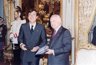 Il Presidente della Repubblica Oscar Luigi Scalfaro incontra Amato Ramondetti, presidente della Federazione delle Associazioni italiane alberghi e turismo, e una delegazione della Federalberghi, in occasione delle Giornata mondiale del turismo
