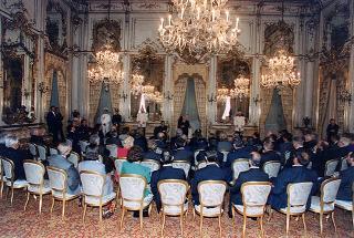 Il Presidente della Repubblica Oscar Luigi Scalfaro incontra Amato Ramondetti, presidente della Federazione delle Associazioni italiane alberghi e turismo, e una delegazione della Federalberghi, in occasione delle Giornata mondiale del turismo