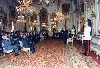 Il Presidente della Repubblica Oscar Luigi Scalfaro incontra Amato Ramondetti, presidente della Federazione delle Associazioni italiane alberghi e turismo, e una delegazione della Federalberghi, in occasione delle Giornata mondiale del turismo