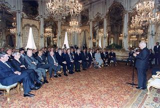 Il Presidente della Repubblica Oscar Luigi Scalfaro incontra Amato Ramondetti, presidente della Federazione delle Associazioni italiane alberghi e turismo, e una delegazione della Federalberghi, in occasione delle Giornata mondiale del turismo