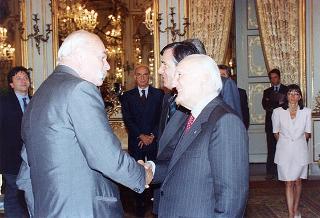 Il Presidente della Repubblica Oscar Luigi Scalfaro incontra Amato Ramondetti, presidente della Federazione delle Associazioni italiane alberghi e turismo, e una delegazione della Federalberghi, in occasione delle Giornata mondiale del turismo