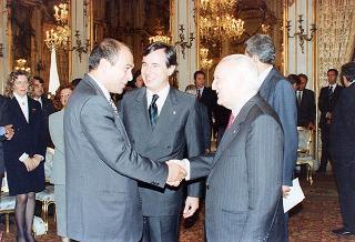 Il Presidente della Repubblica Oscar Luigi Scalfaro incontra Amato Ramondetti, presidente della Federazione delle Associazioni italiane alberghi e turismo, e una delegazione della Federalberghi, in occasione delle Giornata mondiale del turismo