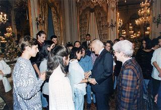 Il Presidente della Repubblica Oscar Luigi Scalfaro incontra il prof. Angelo Passaleva, presidente del Movimento per la vita di Firenze e presidente del Consiglio Regionale della Toscana, con una delegazione di studenti vincitori del Concorso nazionale promosso dal Movimento per la vita italiano sul tema "Protagonista la donna. Donna, solidarietà, sviluppo, pace: il contributo dell'Europa"