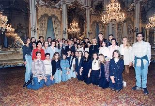 Il Presidente della Repubblica Oscar Luigi Scalfaro incontra il prof. Angelo Passaleva, presidente del Movimento per la vita di Firenze e presidente del Consiglio Regionale della Toscana, con una delegazione di studenti vincitori del Concorso nazionale promosso dal Movimento per la vita italiano sul tema "Protagonista la donna. Donna, solidarietà, sviluppo, pace: il contributo dell'Europa"
