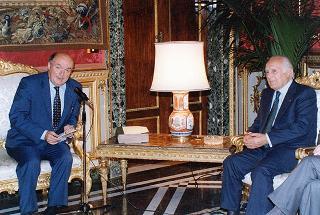 Incontro del Presidente della Repubblica Oscar Luigi Scalfaro con il prof. Antonio Paolucci, ministro per i beni culturali e ambientali, e con i promotori, curatori ed esponenti della Casa editrice dell'Edizione nazionale delle opere scritte di Piero della Francesca, per presentare l'opera