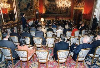 Incontro del Presidente della Repubblica Oscar Luigi Scalfaro con il prof. Antonio Paolucci, ministro per i beni culturali e ambientali, e con i promotori, curatori ed esponenti della Casa editrice dell'Edizione nazionale delle opere scritte di Piero della Francesca, per presentare l'opera