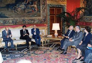 Incontro del Presidente della Repubblica Oscar Luigi Scalfaro con il prof. Antonio Paolucci, ministro per i beni culturali e ambientali, e con i promotori, curatori ed esponenti della Casa editrice dell'Edizione nazionale delle opere scritte di Piero della Francesca, per presentare l'opera