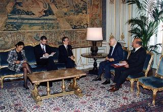 Il Presidente della Repubblica Oscar Luigi Scalfaro incontra Josè Ayala Lasso, Alto Commissario delle Nazioni Unite per i diritti dell'uomo