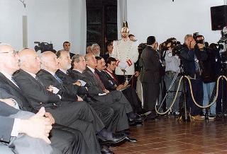 Il Presidente della Repubblica Oscar Luigi Scalfaro durante la sua partecipazione al Convegno "Costruiamo insieme le nostre Regioni" tenutosi nella sede delle Ex Scuderie di Palazzo Farnese a Caprarola (Viterbo)