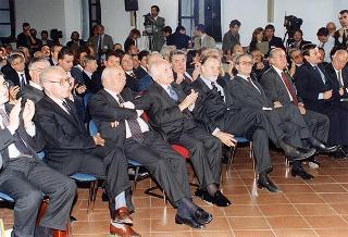 Il Presidente della Repubblica Oscar Luigi Scalfaro durante la sua partecipazione al Convegno "Costruiamo insieme le nostre Regioni" tenutosi nella sede delle Ex Scuderie di Palazzo Farnese a Caprarola (Viterbo)