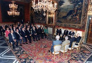 Il Presidente della Repubblica Oscar Luigi Scalfaro riceve in udienza il prof. Franco Cesareo, presidente dell'Unione nazionale mutilati per servizio, con una delegazione