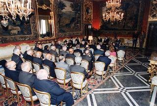Il Presidente della Repubblica Oscar Luigi Scalfaro riceve in udienza il prof. Franco Cesareo, presidente dell'Unione nazionale mutilati per servizio, con una delegazione