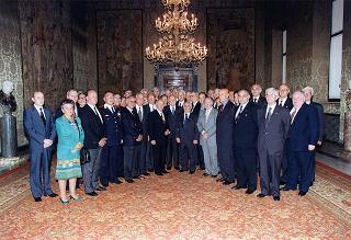 Il Presidente della Repubblica Oscar Luigi Scalfaro riceve in udienza il prof. Franco Cesareo, presidente dell'Unione nazionale mutilati per servizio, con una delegazione