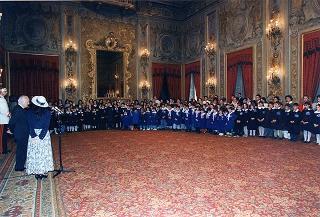 Il Presidente della Repubblica Oscar Luigi Scalfaro riceve in udienza gli alunni del Circolo didattico di Visso (MC) che hanno allestito la Mostra permanente "L'Europa per i bambini, i bambini per l'Europa"