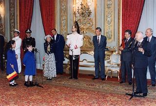 Il Presidente della Repubblica Oscar Luigi Scalfaro riceve in udienza gli alunni del Circolo didattico di Visso (MC) che hanno allestito la Mostra permanente "L'Europa per i bambini, i bambini per l'Europa"