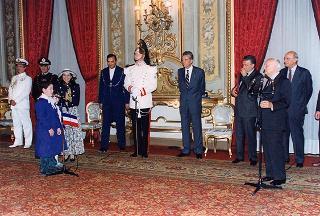 Il Presidente della Repubblica Oscar Luigi Scalfaro riceve in udienza gli alunni del Circolo didattico di Visso (MC) che hanno allestito la Mostra permanente "L'Europa per i bambini, i bambini per l'Europa"