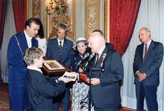 Il Presidente della Repubblica Oscar Luigi Scalfaro riceve in udienza gli alunni del Circolo didattico di Visso (MC) che hanno allestito la Mostra permanente "L'Europa per i bambini, i bambini per l'Europa"