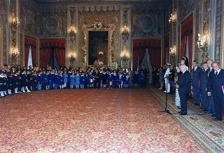 Il Presidente della Repubblica Oscar Luigi Scalfaro riceve in udienza gli alunni del Circolo didattico di Visso (MC) che hanno allestito la Mostra permanente "L'Europa per i bambini, i bambini per l'Europa"