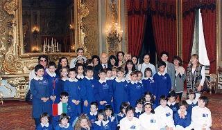 Il Presidente della Repubblica Oscar Luigi Scalfaro riceve in udienza gli alunni del Circolo didattico di Visso (MC) che hanno allestito la Mostra permanente "L'Europa per i bambini, i bambini per l'Europa"