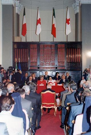 Intervento del Presidente della Repubblica alla cerimonia di consegna della Medaglia d'Oro al Merito alla Croce Rossa Italiana e delle "Medaglie Nightingale" preso dla sede del Comitato Centrale della Croce Rossa Italiana (Roma)