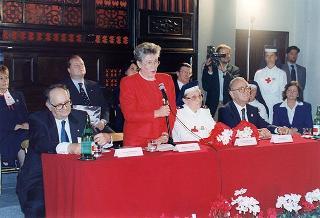 Intervento del Presidente della Repubblica alla cerimonia di consegna della Medaglia d'Oro al Merito alla Croce Rossa Italiana e delle "Medaglie Nightingale" preso dla sede del Comitato Centrale della Croce Rossa Italiana (Roma)