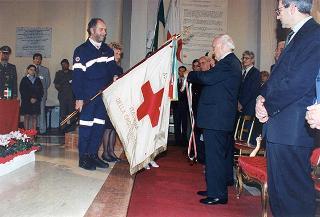 Intervento del Presidente della Repubblica alla cerimonia di consegna della Medaglia d'Oro al Merito alla Croce Rossa Italiana e delle "Medaglie Nightingale" preso dla sede del Comitato Centrale della Croce Rossa Italiana (Roma)