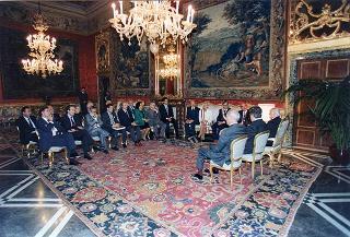 Il Presidente della Repubblica Oscar Luigi Scalfaro incontra il prof. Franco Gussoni, presidente dell'Amministrazione Provinciale di Massa Carrara, con i parlamentari della Provincia ed una delegazione di amministratori della zona