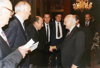 Il Presidente della Repubblica Oscar Luigi Scalfaro incontra il prof. Franco Gussoni, presidente dell'Amministrazione Provinciale di Massa Carrara, con i parlamentari della Provincia ed una delegazione di amministratori della zona