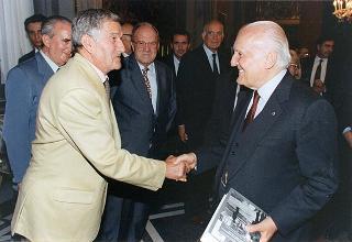 Il Presidente della Repubblica Oscar Luigi Scalfaro incontra il prof. Franco Gussoni, presidente dell'Amministrazione Provinciale di Massa Carrara, con i parlamentari della Provincia ed una delegazione di amministratori della zona