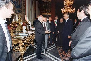 Il Presidente della Repubblica Oscar Luigi Scalfaro incontra il prof. Franco Gussoni, presidente dell'Amministrazione Provinciale di Massa Carrara, con i parlamentari della Provincia ed una delegazione di amministratori della zona