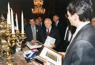 Il Presidente della Repubblica Oscar Luigi Scalfaro incontra il prof. Franco Gussoni, presidente dell'Amministrazione Provinciale di Massa Carrara, con i parlamentari della Provincia ed una delegazione di amministratori della zona