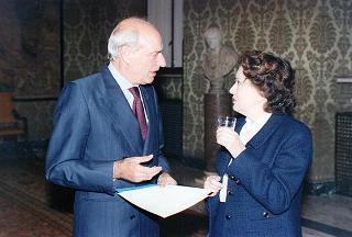 Incontro con i promotori, la giuria e i vincitori del Video Festival "Settimana Azzurra di Vivere il Mare". Successiva proiezione di un filmato nella sala Arazzi di Lilla.