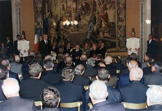 Il Presidente della Repubblica Oscar Luigi Scalfaro riceve in visita di omaggio il Generale di corpo d'armata Domenico Corcione, ministro della Difesa, con Sua Eccellenza Rev.ma mons. Giovanni Marra, arcivescovo Ordinario militare per l'Italia, ed i partecipanti alla VI Settimana di aggiornamento pastorale per i cappellani militari d'Italia