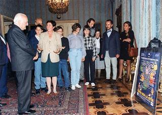 Il Presidente della Repubblica Oscar Luigi Scalfaro incontra Grazia Francescato, presidente dell'Associazione italiana per il World Wildlife Found, con i bambini italiani che parteciperanno alla "Prima Conferenza internazionale dei bambini"
