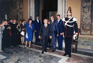 Il Presidente della Repubblica Oscar Luigi Scalfaro riceve in udienza l'on. avv. Rosa Russo Jervolino, con una delegazione del Centro anziani e dell'Oratorio di piazza Adriana (Roma), gestito dai fratelli di Nostra Signora della Misericordia
