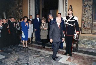 Il Presidente della Repubblica Oscar Luigi Scalfaro riceve in udienza l'on. avv. Rosa Russo Jervolino, con una delegazione del Centro anziani e dell'Oratorio di piazza Adriana (Roma), gestito dai fratelli di Nostra Signora della Misericordia