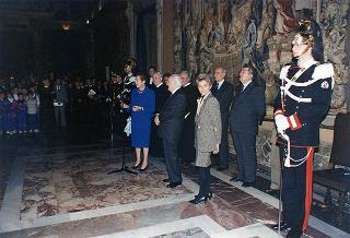 Il Presidente della Repubblica Oscar Luigi Scalfaro riceve in udienza l'on. avv. Rosa Russo Jervolino, con una delegazione del Centro anziani e dell'Oratorio di piazza Adriana (Roma), gestito dai fratelli di Nostra Signora della Misericordia