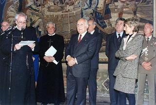 Il Presidente della Repubblica Oscar Luigi Scalfaro riceve in udienza l'on. avv. Rosa Russo Jervolino, con una delegazione del Centro anziani e dell'Oratorio di piazza Adriana (Roma), gestito dai fratelli di Nostra Signora della Misericordia