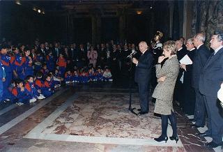 Il Presidente della Repubblica Oscar Luigi Scalfaro riceve in udienza l'on. avv. Rosa Russo Jervolino, con una delegazione del Centro anziani e dell'Oratorio di piazza Adriana (Roma), gestito dai fratelli di Nostra Signora della Misericordia