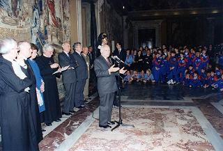 Il Presidente della Repubblica Oscar Luigi Scalfaro riceve in udienza l'on. avv. Rosa Russo Jervolino, con una delegazione del Centro anziani e dell'Oratorio di piazza Adriana (Roma), gestito dai fratelli di Nostra Signora della Misericordia